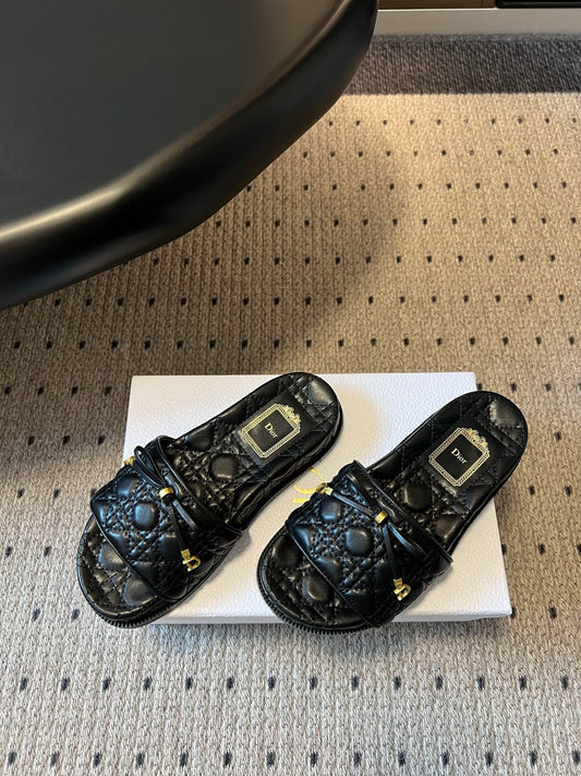 CD 26s Cannage Slides Black Lambskin 820050