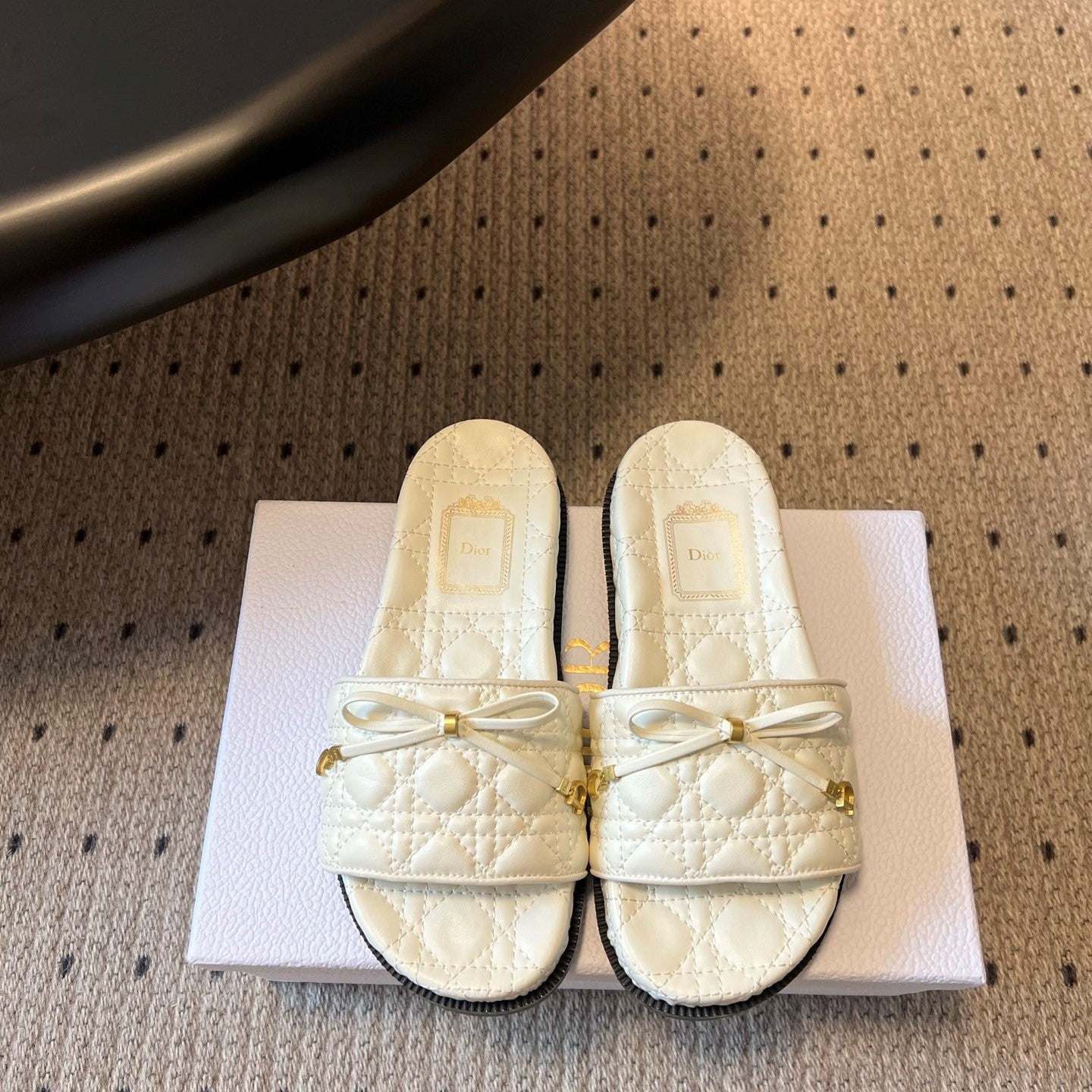 CD 26s Cannage Slides White Lambskin 820051