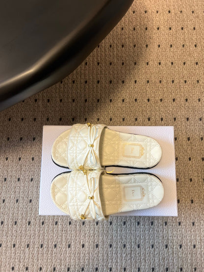 CD 26s Cannage Slides White Lambskin 820051