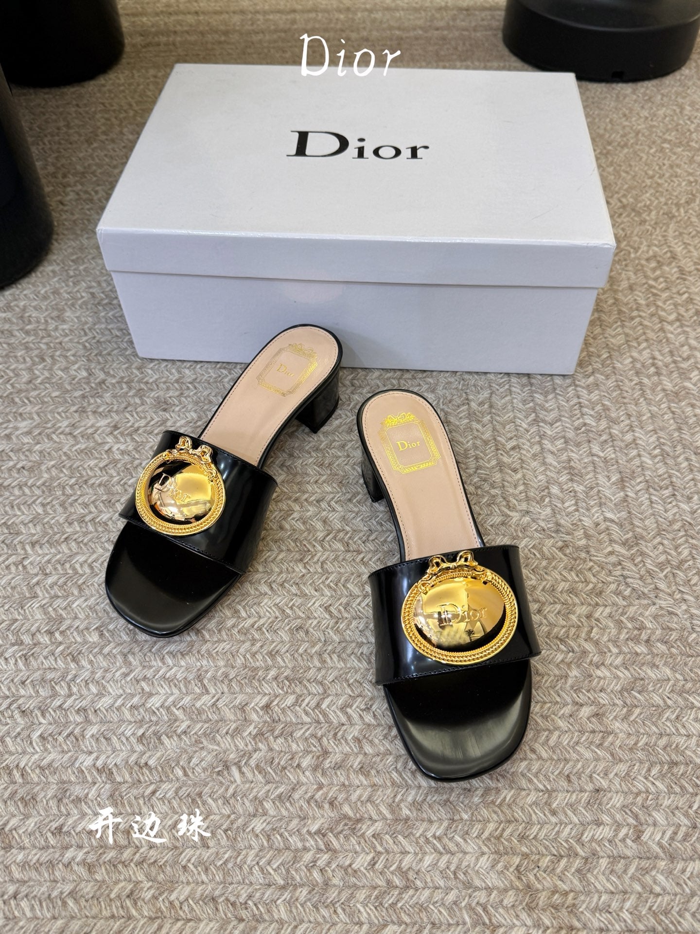 CD 26A Slippers 40 Cannage Embroidered Cowhide Gold Logo