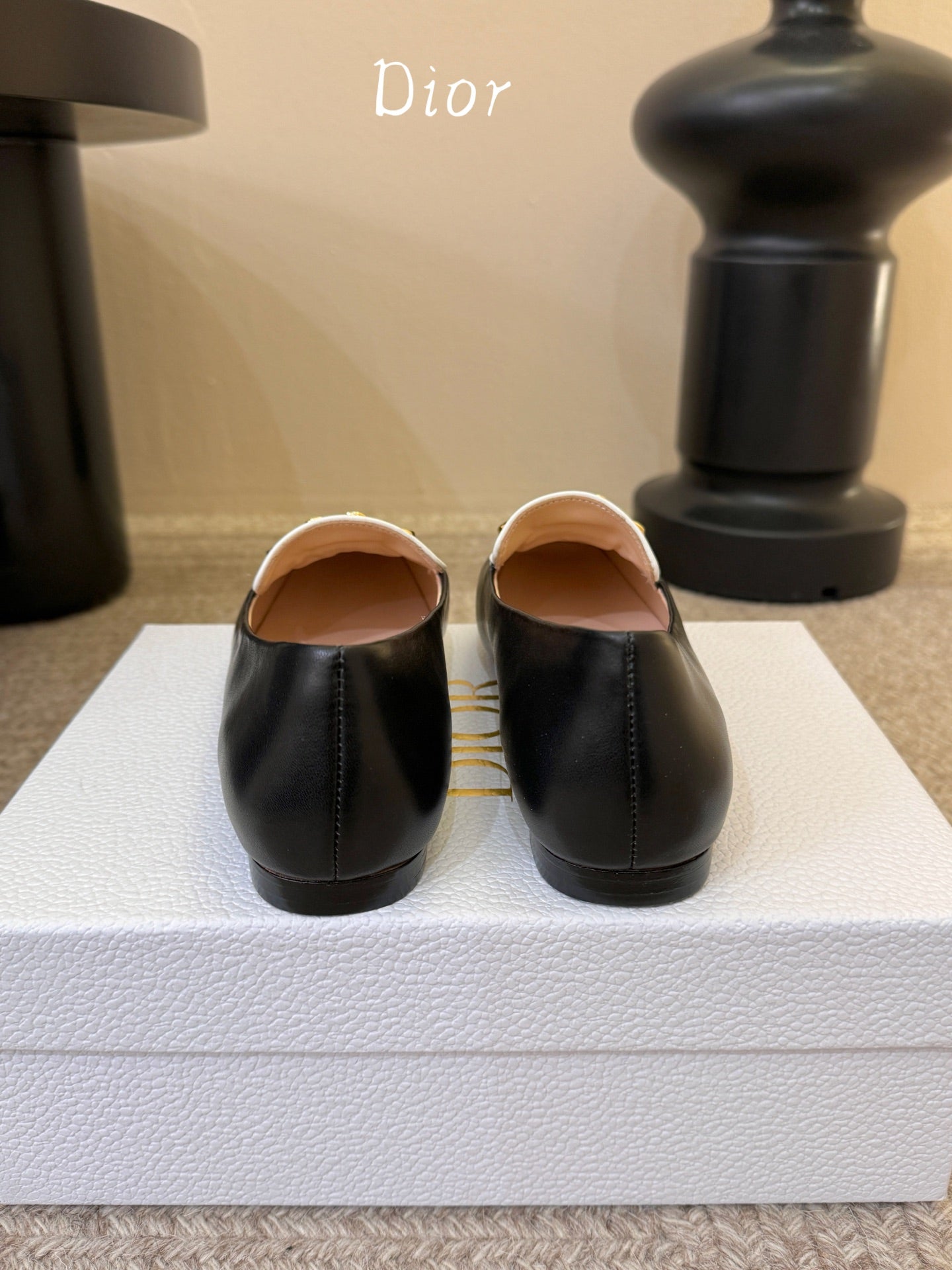 CD Médaillon Loafer Black White Sheepskin 835716