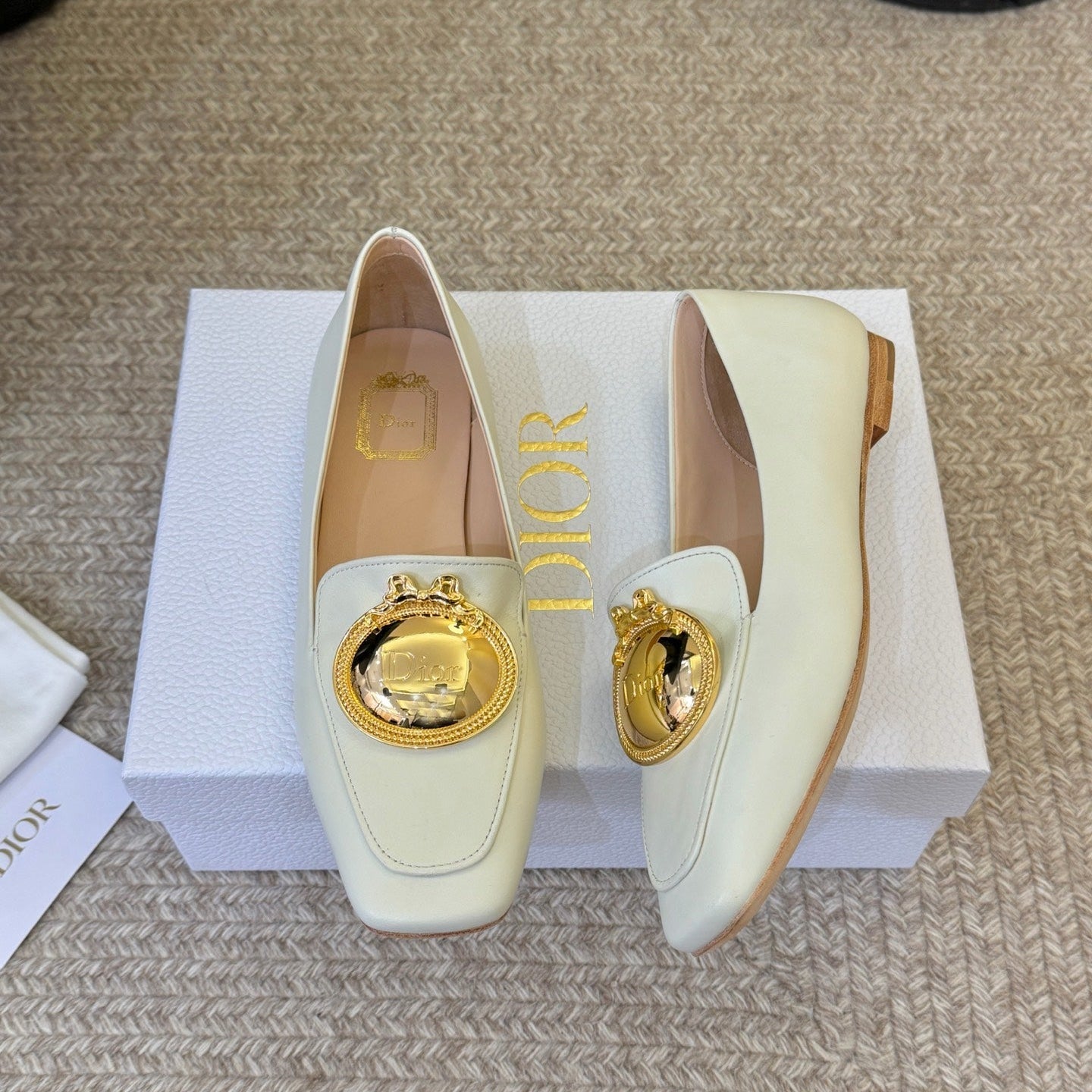 CD Médaillon Loafer White Sheepskin 835717