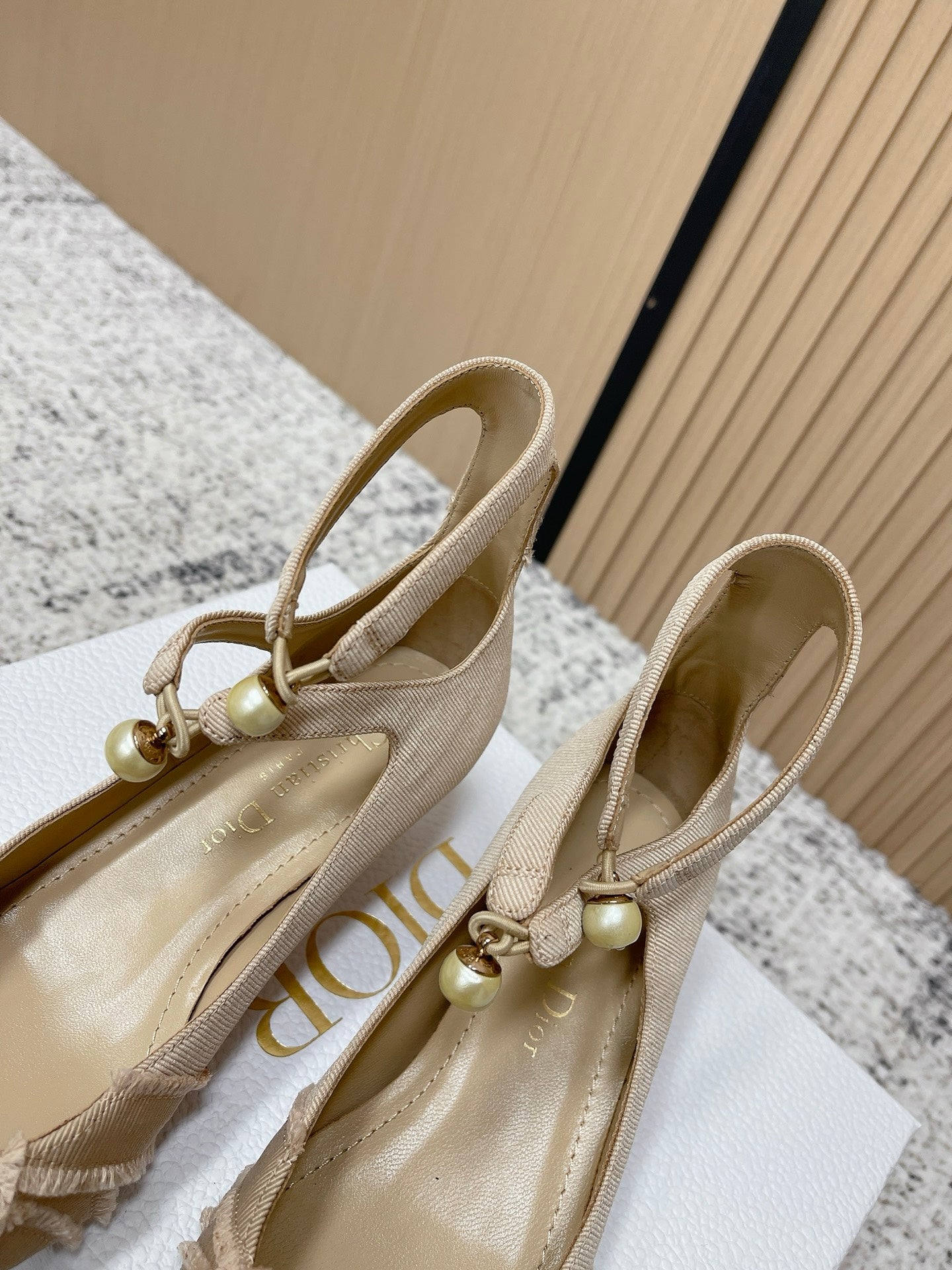 CD 26s Pump 40 Beige Canvas Pearl Hardware 643493