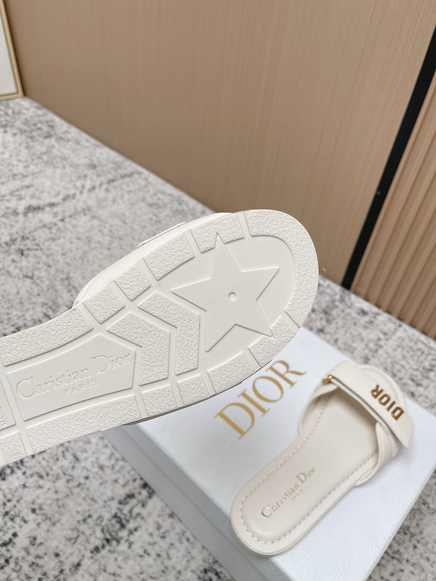 CD Dioriviera Dioract Slides White Cowhide 752400