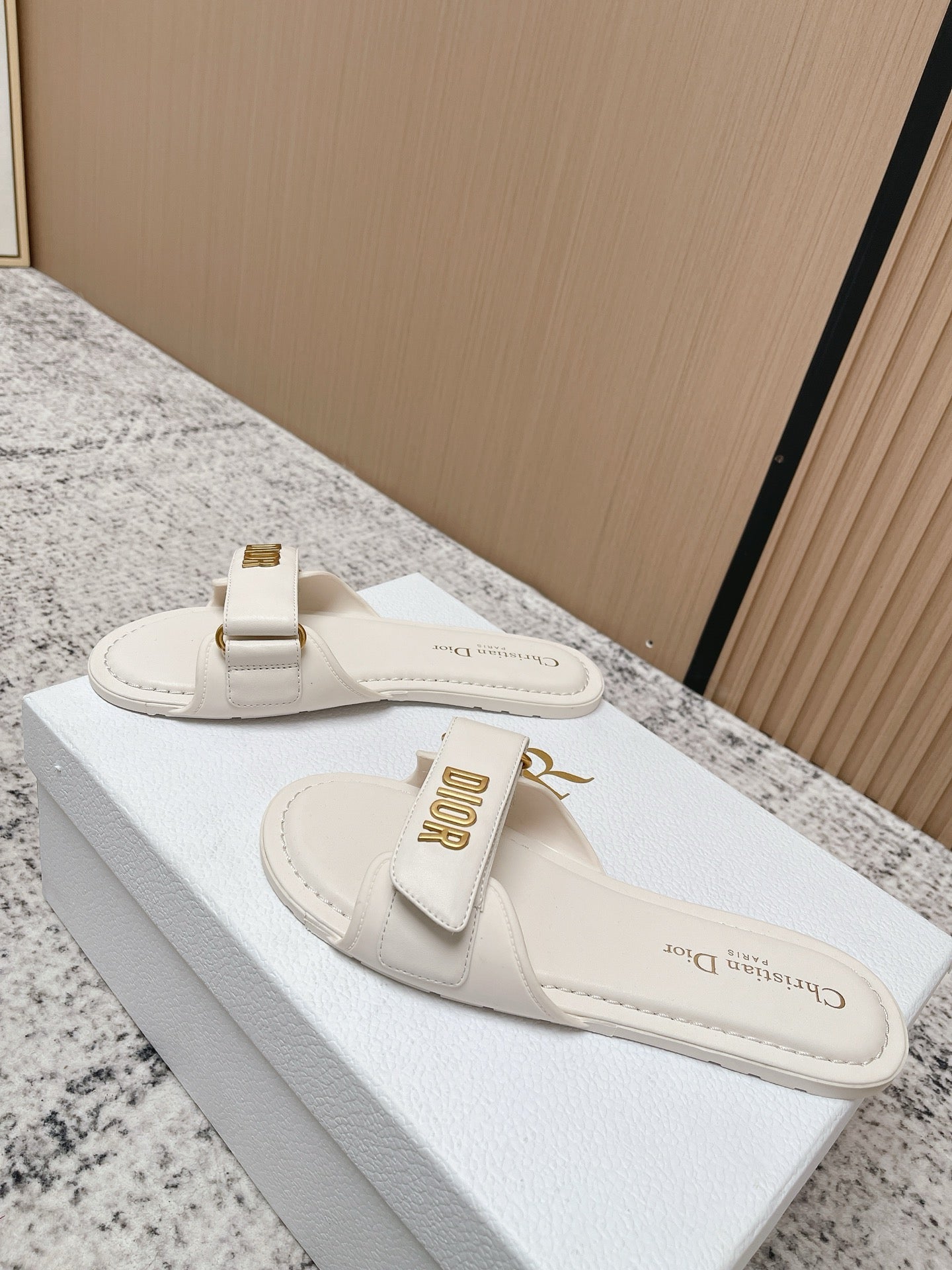 CD Dioriviera Dioract Slides White Cowhide 752400