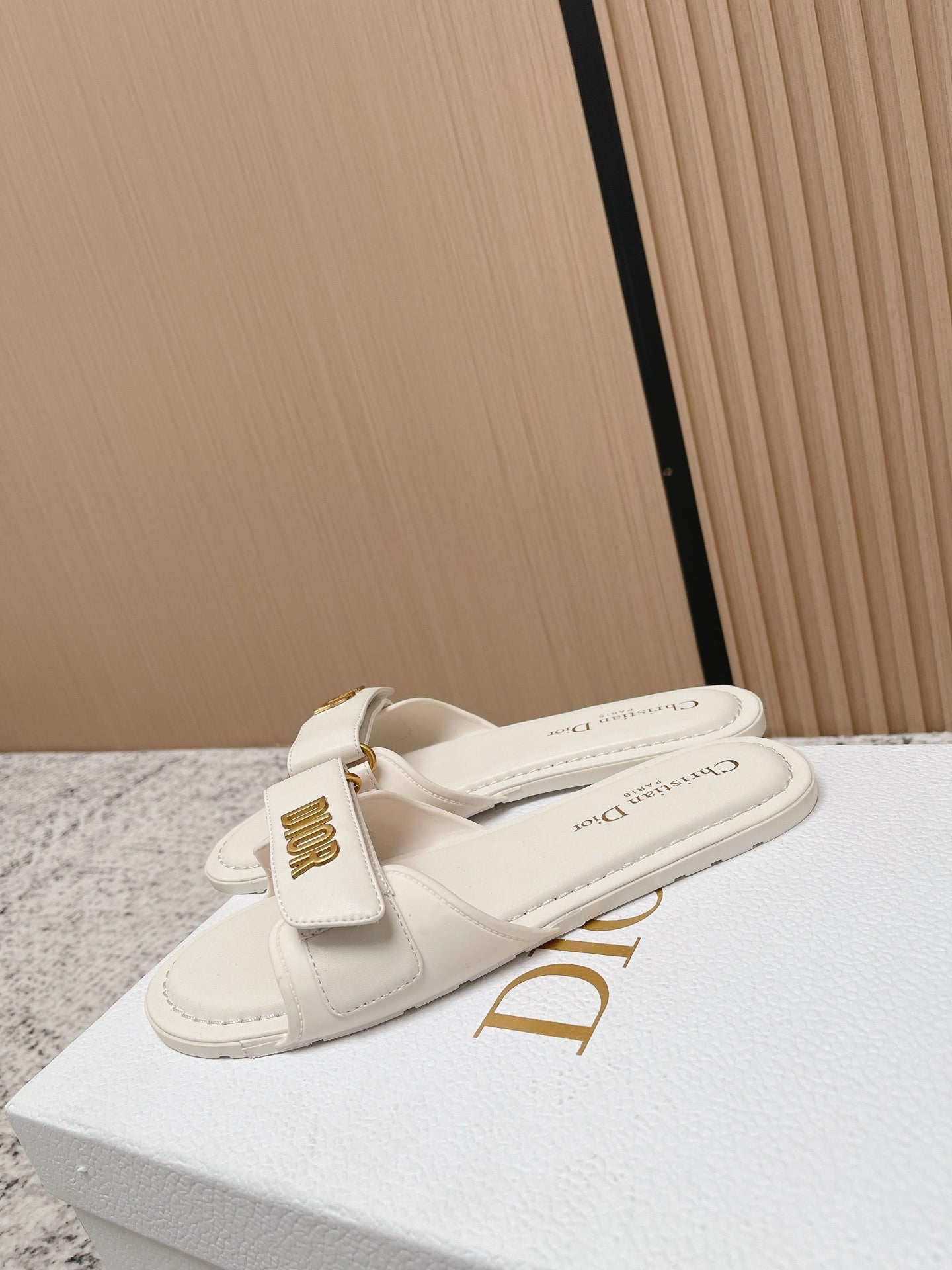 CD Dioriviera Dioract Slides White Cowhide 752400