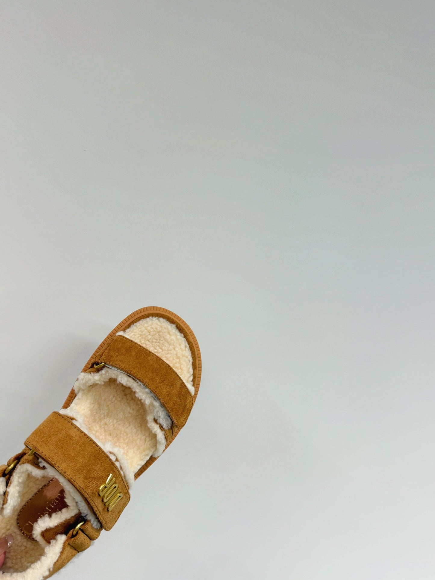 Dioract Sandal In Caramel Suede And Wool Fleece Lining 109871