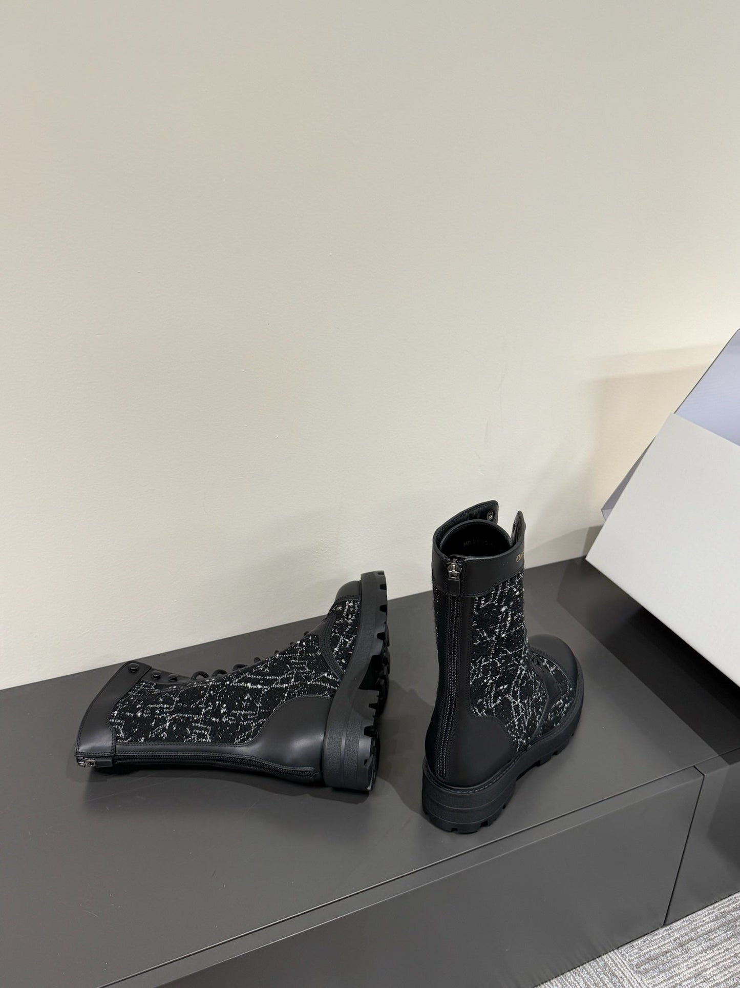 CD D-Unit Ankle Boot In Black Tweed And Cowhide 109609