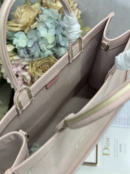CD Book Tote Rose Tendre No Dior No Dietrich Embroidery