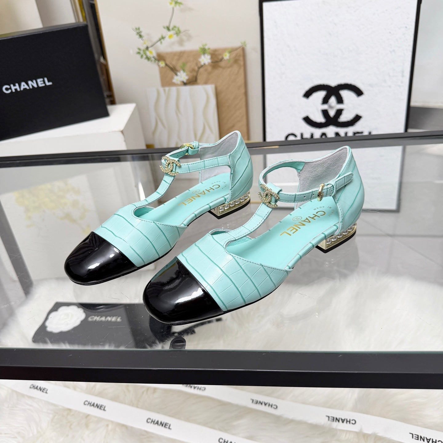 CC 26s Flat Sandals Light Turquoise Cowhide Patent Leather 183570