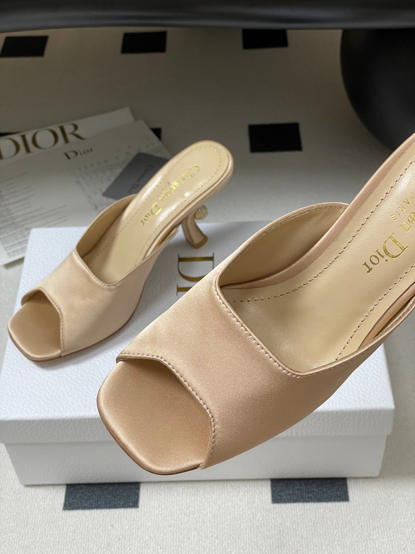 CD Tribales Heeled Black 8cm Beige Satin 676350