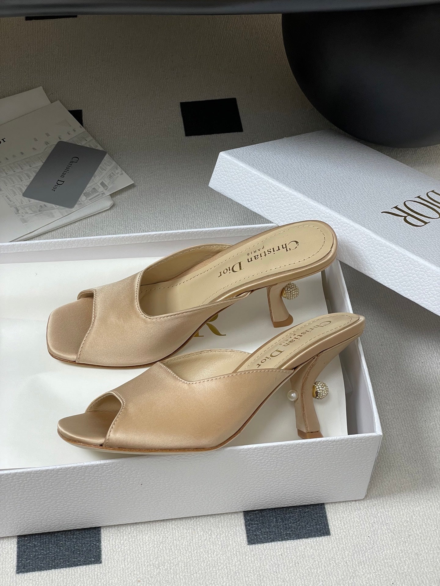 CD Tribales Heeled Black 8cm Beige Satin 676350
