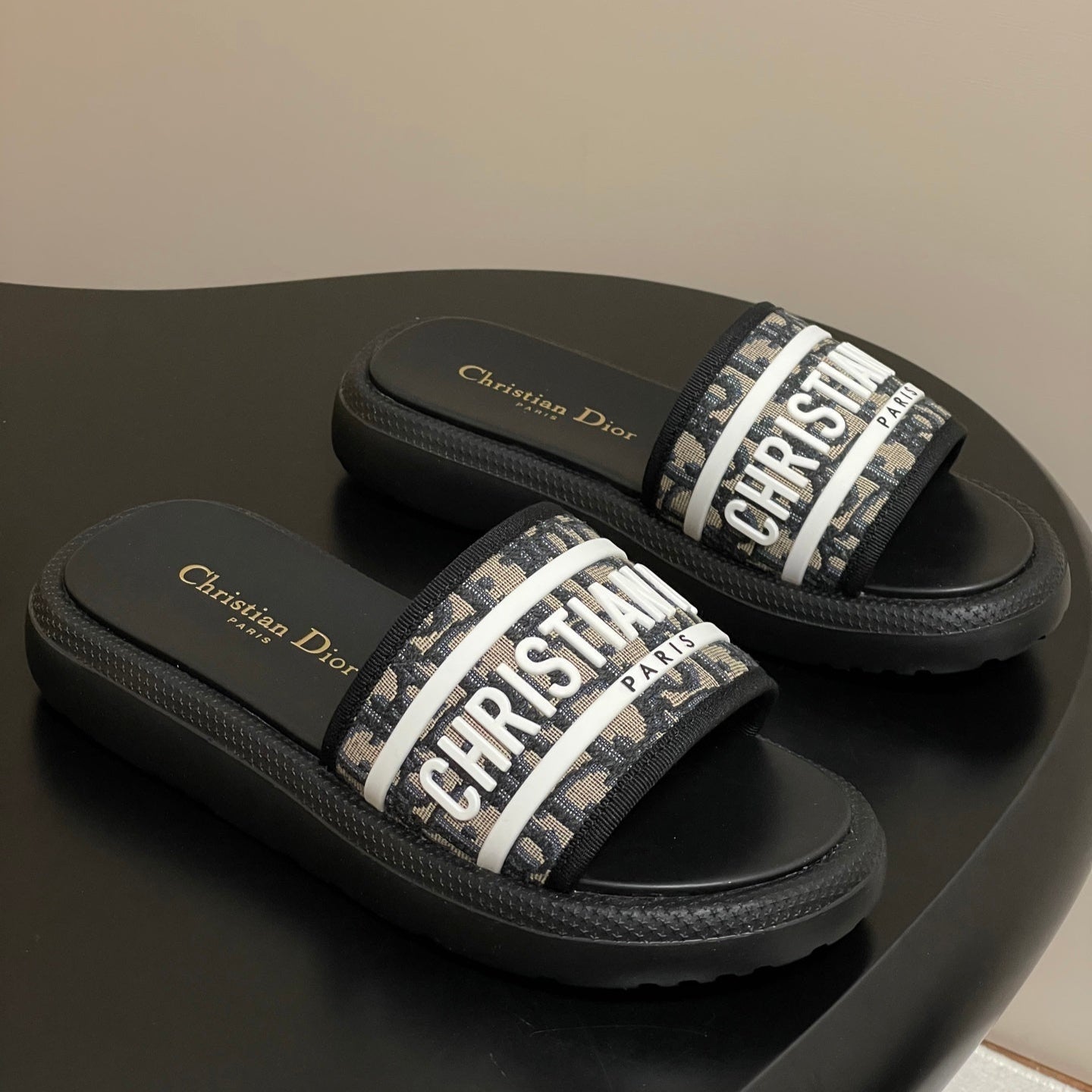 CD 25 Slippers Black White Fabric 394063