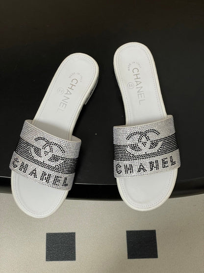 CC 26s Flat Sandals White Gray Sheepskin Rhinestones 649515