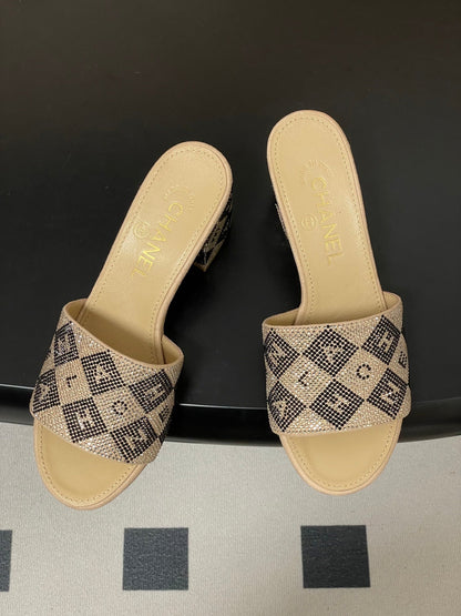 CC 26s Sandals 70 Beige Sheepskin Rhinestones 649517