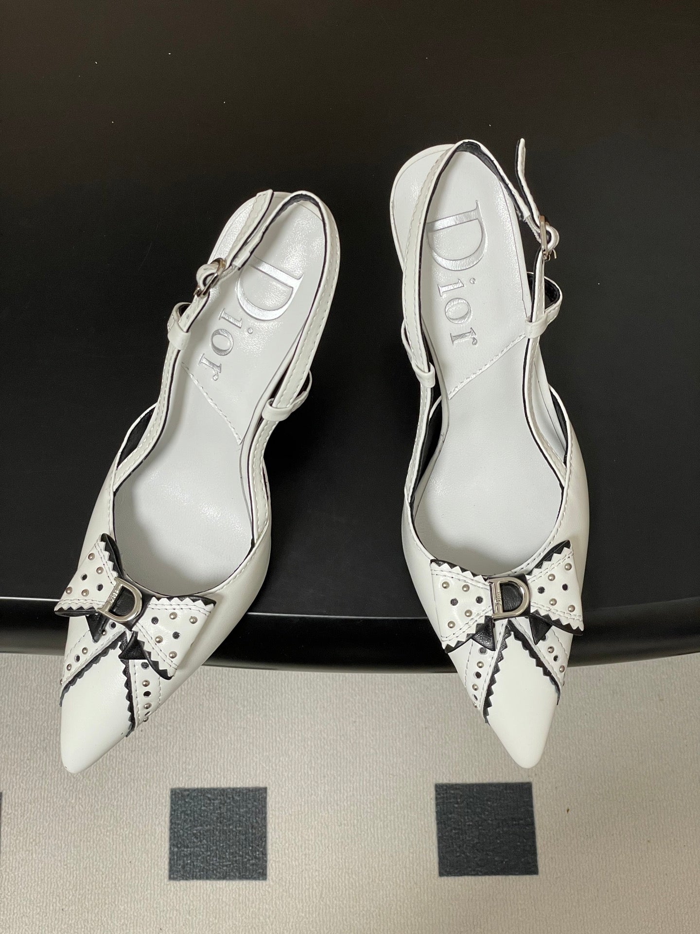 CD 26 D'Trick Slingback Heels 10cm White Bow Detail Sheepskin 632582