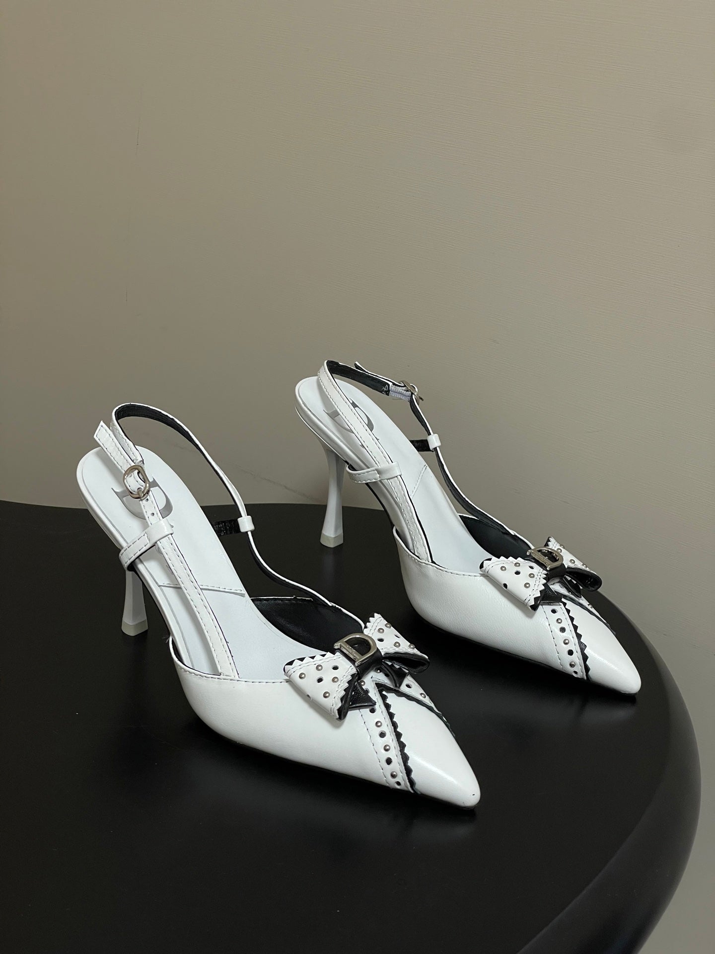 CD 26 D'Trick Slingback Heels 10cm White Bow Detail Sheepskin 632582