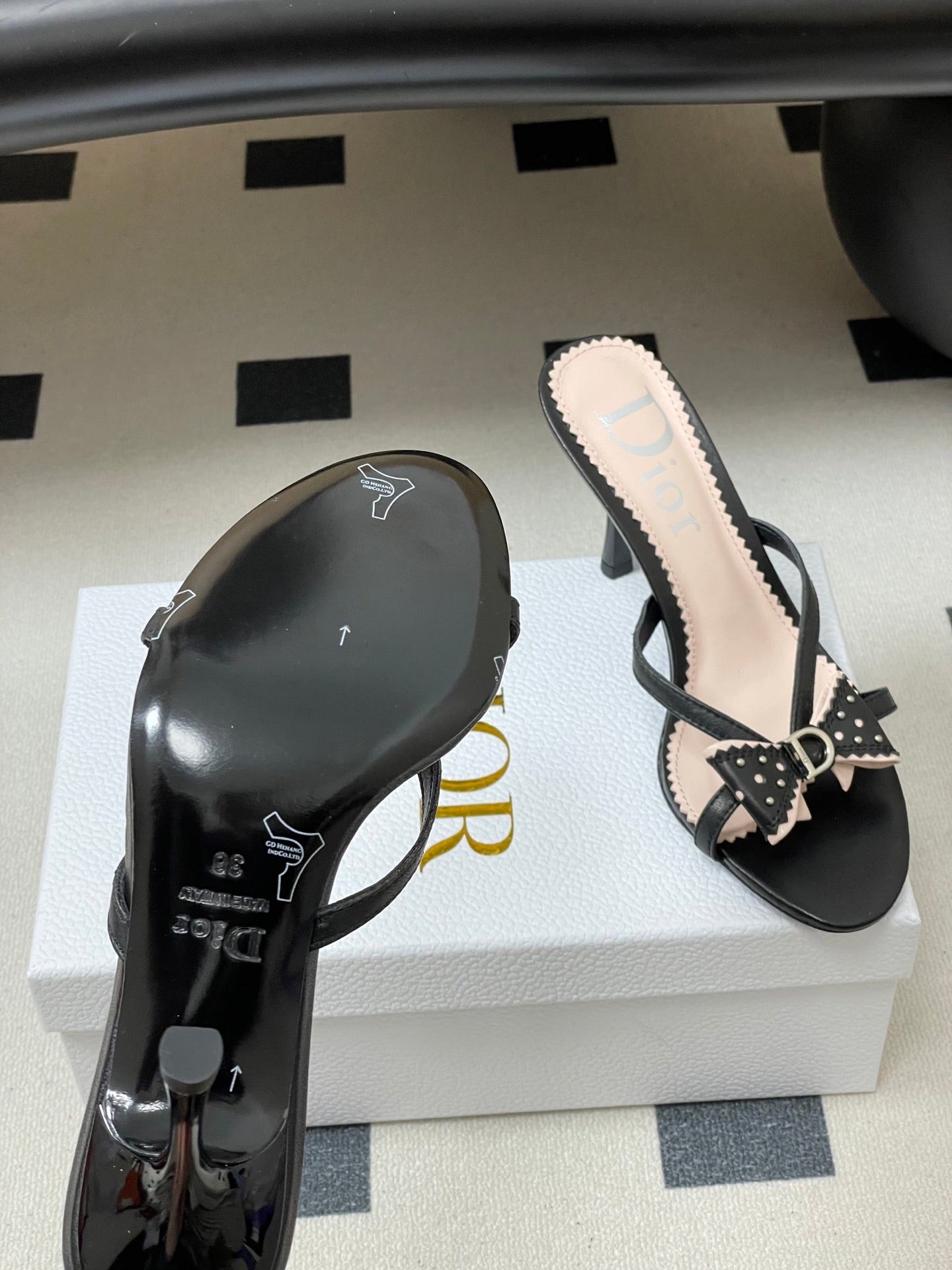 CD 26SS D'Trick Heeled Sandal 10cm Black Bow Detail Sheepskin 632581