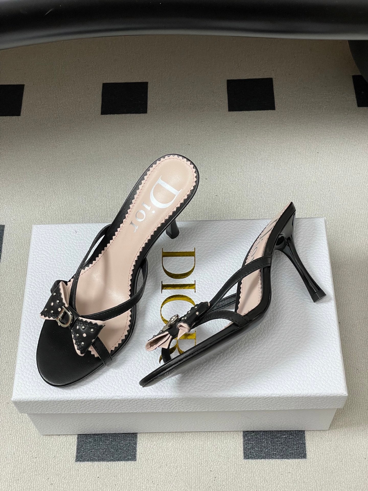 CD 26SS D'Trick Heeled Sandal 10cm Black Bow Detail Sheepskin 632581