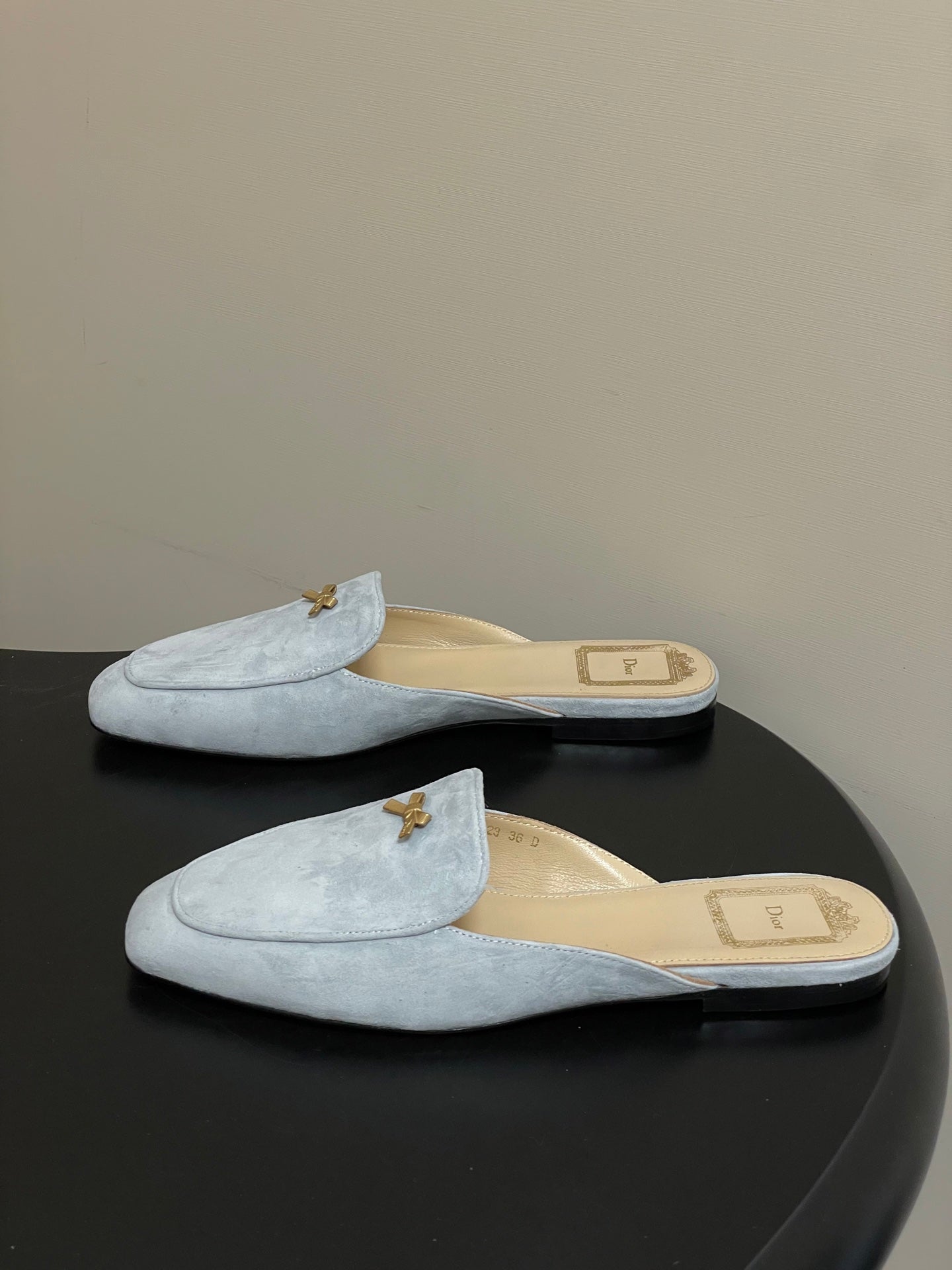 CD 26 Baby Bow Flat Mule Bleu Ciel Cowhide Sheepskin Suede 632593