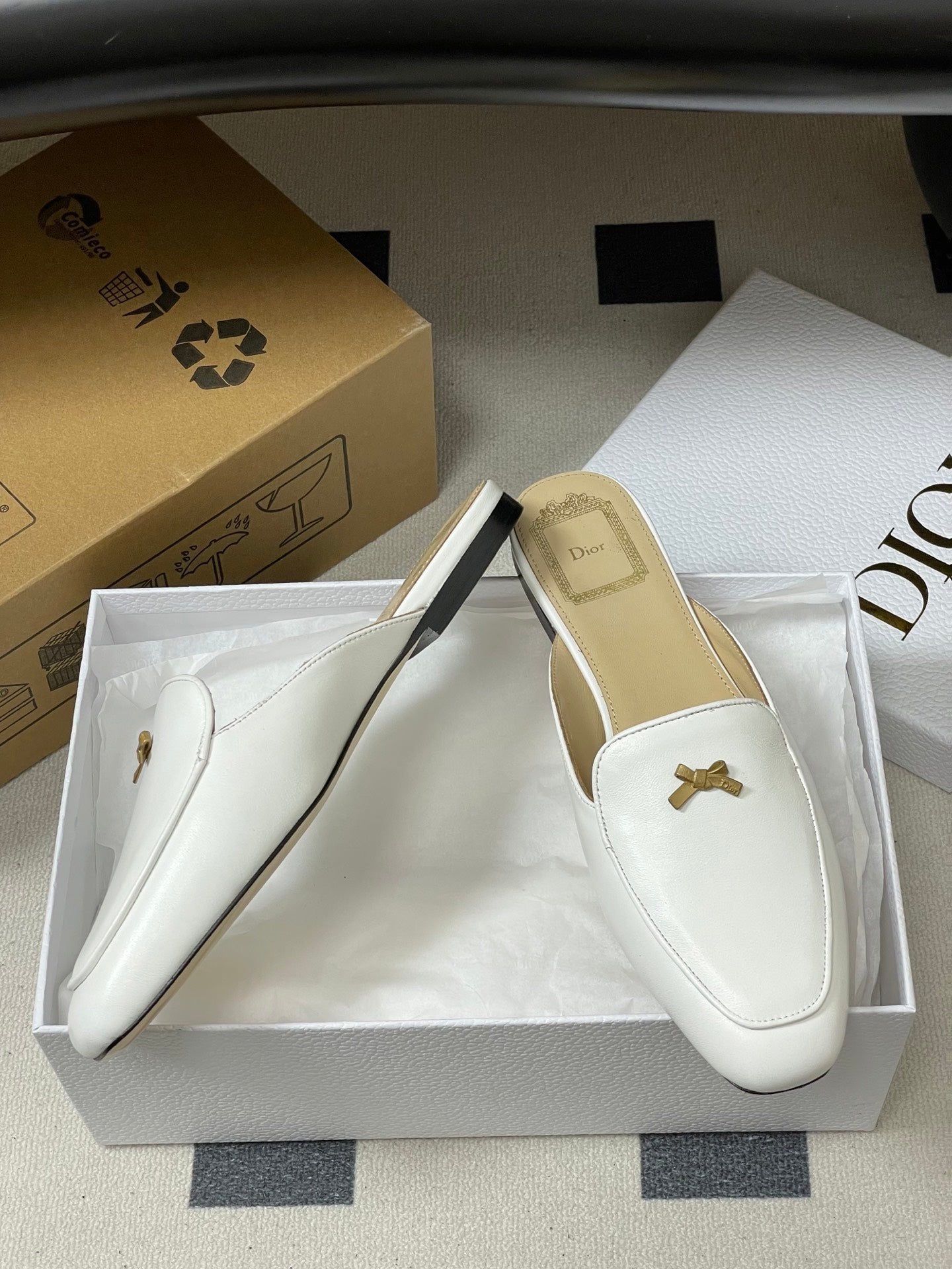 CD 26 Baby Bow Flat Mule White Cowhide Sheepskin 632596