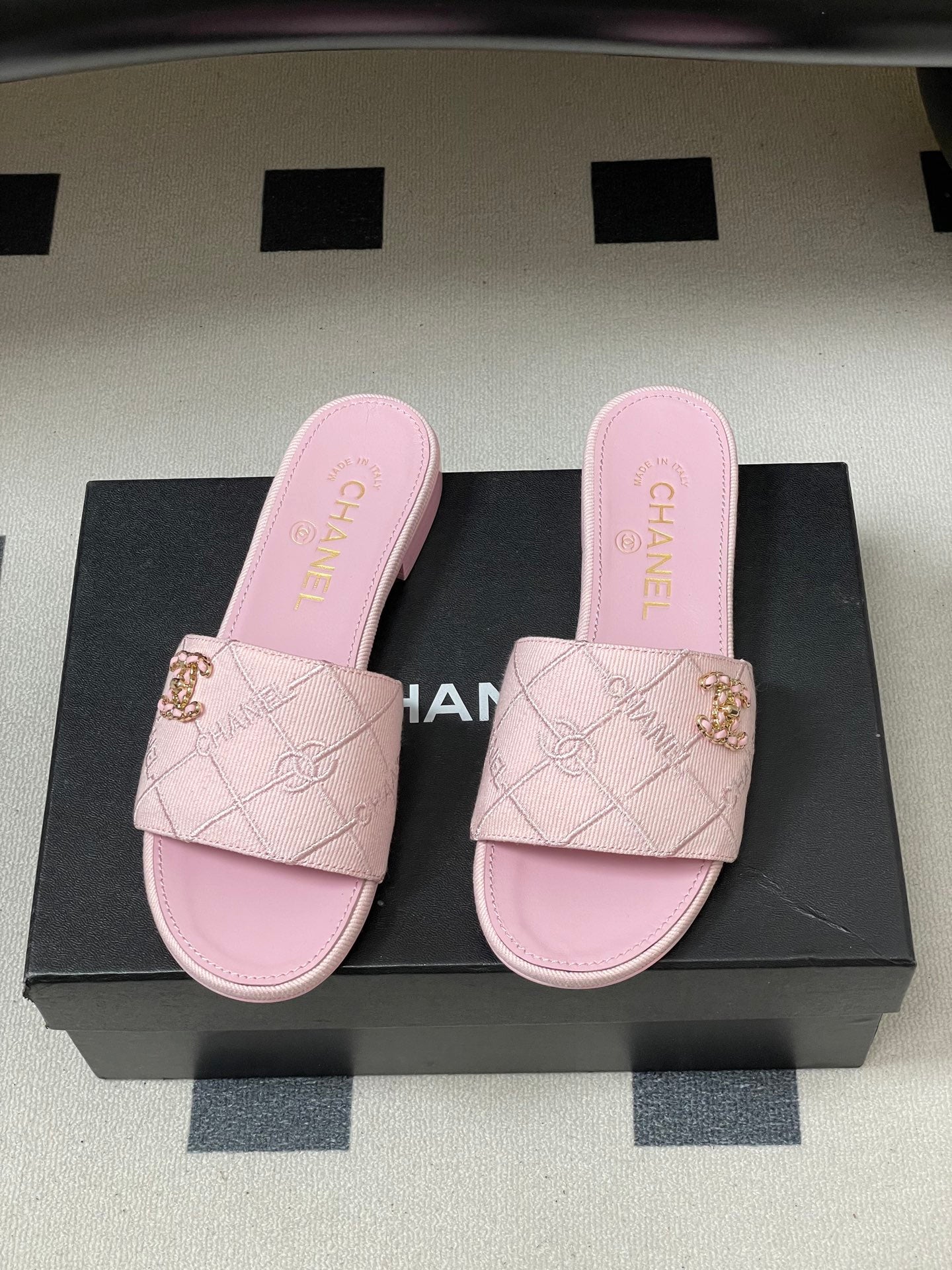 CC 26s Flat Sandals Pink Canvas Sheepskin Double C 649509