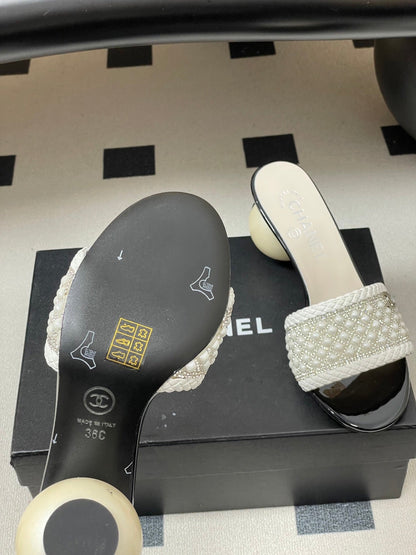 CC 26s Pearl Sandals 70 White Patent Leather 649539