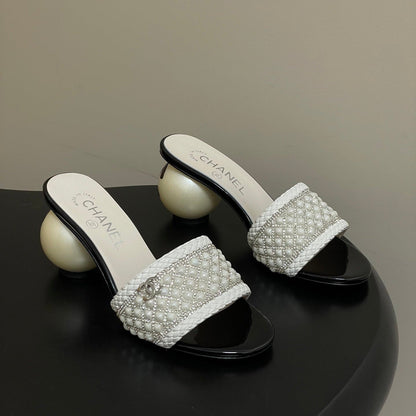 CC 26s Pearl Sandals 70 White Patent Leather 649539