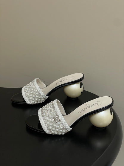 CC 26s Pearl Sandals 70 White Patent Leather 649539