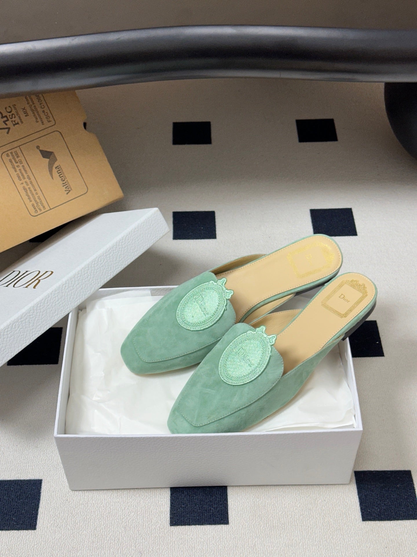 CD Médaillon Mule Mint Green Suede 834913