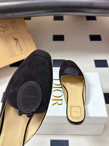 CD Médaillon Mule Black Suede 834915