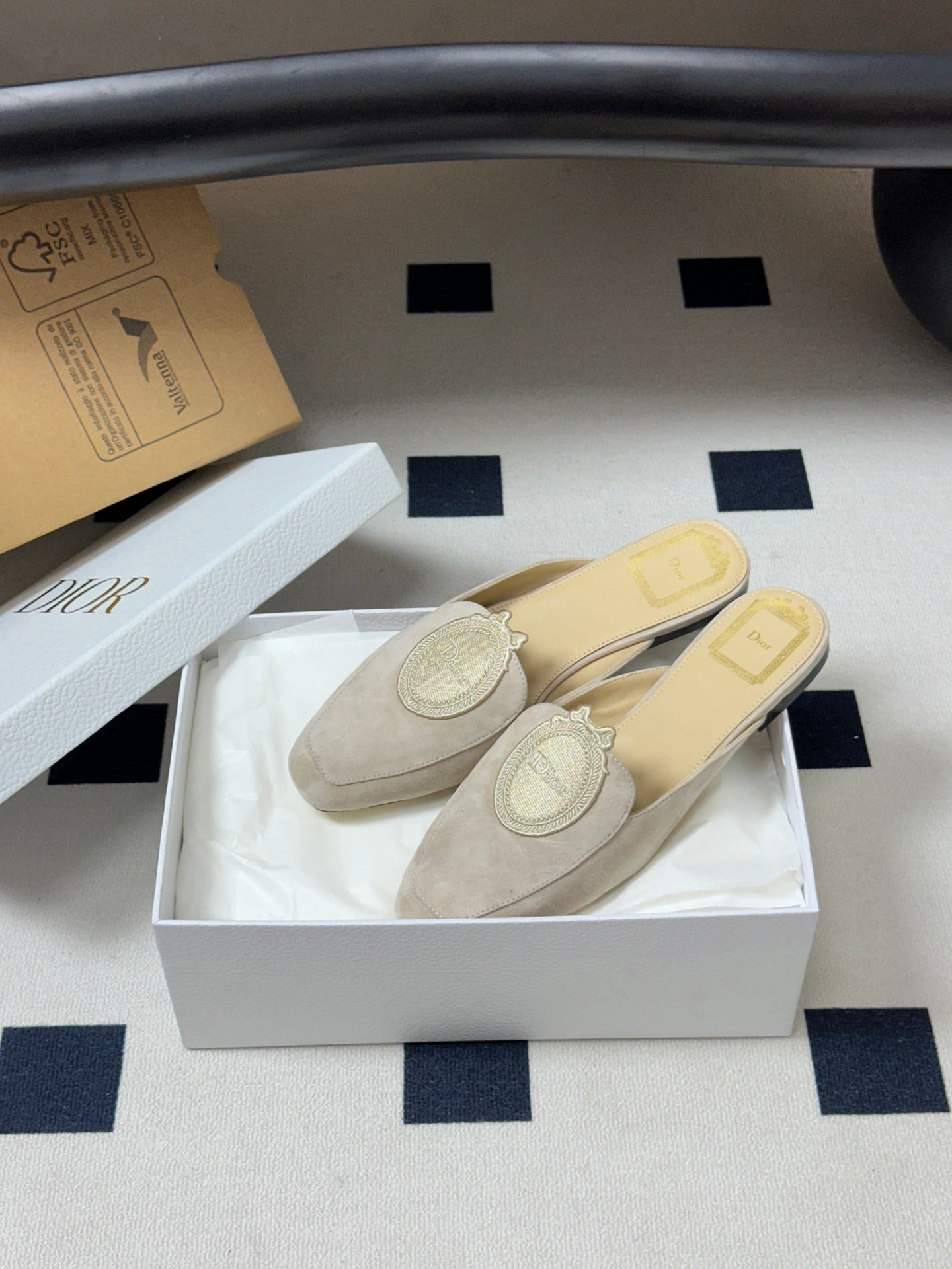 CD Médaillon Mule Light Khahi Suede 834916