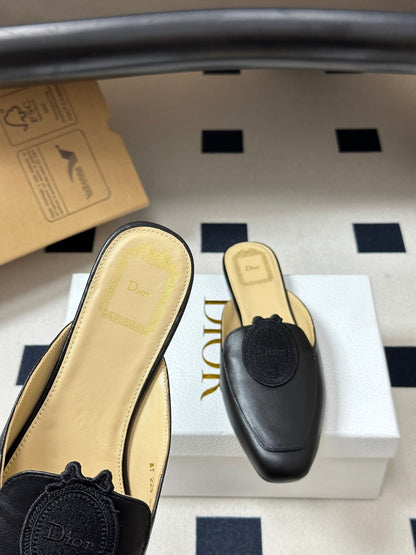 CD Médaillon Mule Black Lambskin 834917