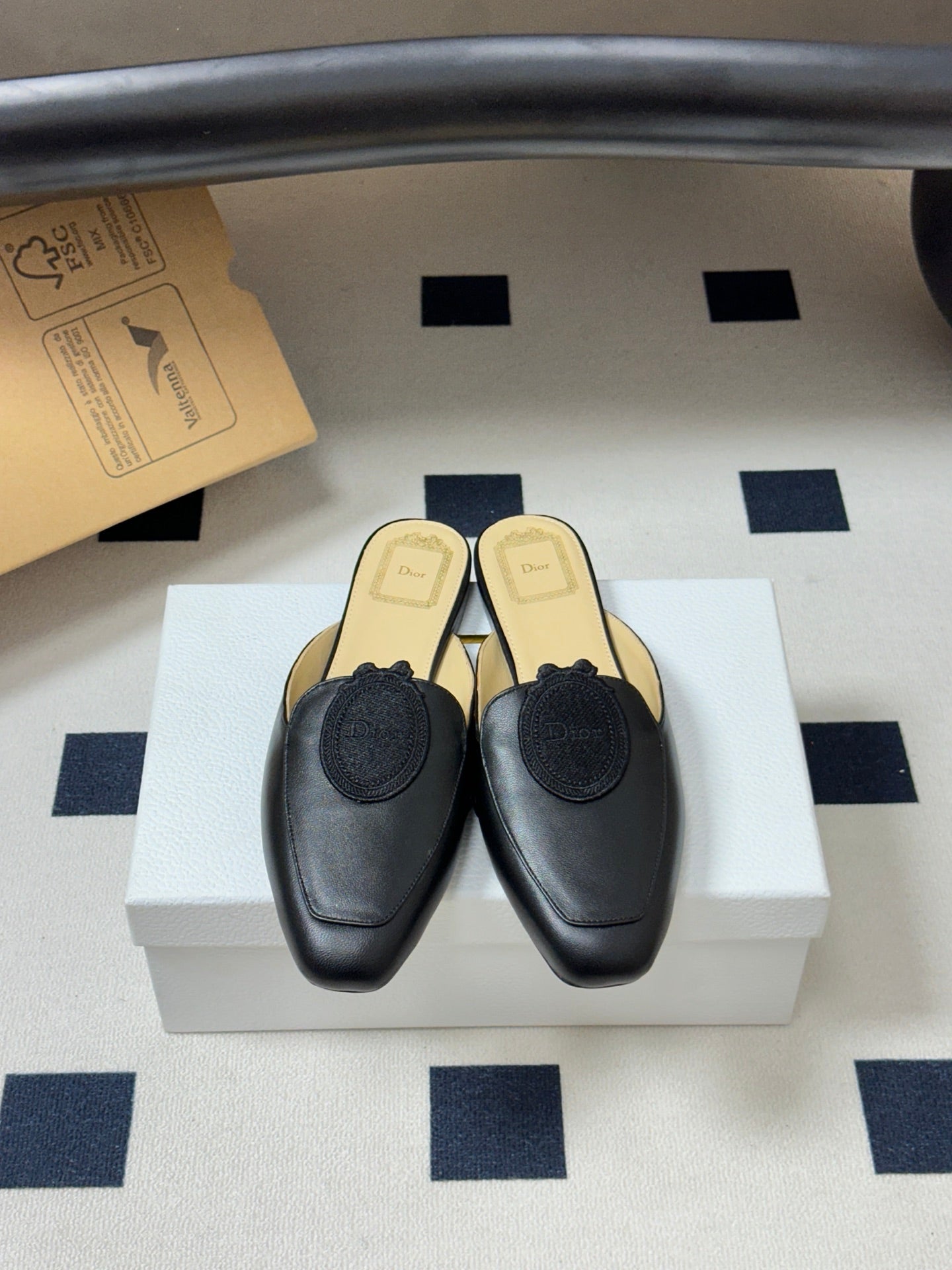 CD Médaillon Mule Black Lambskin 834917