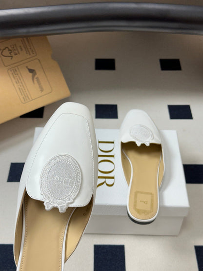 CD Médaillon Mule White Lambskin 834918