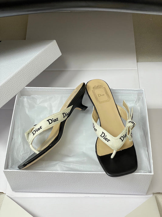 CD J'Adior Heeled Thong Sandal Black Beige Leather 834941