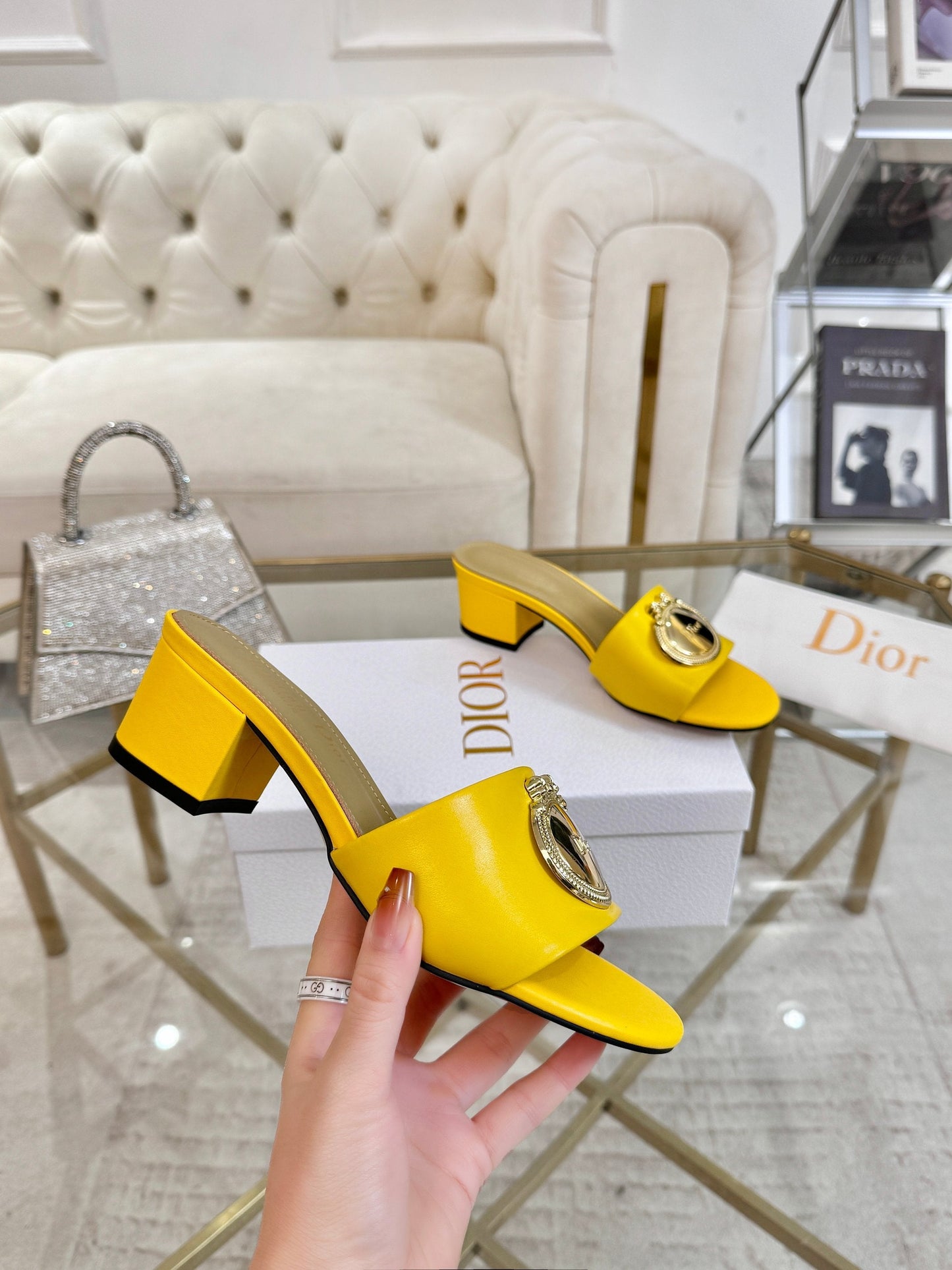 CD 26s Médaillon Buckle Slides 5cm Yellow Lambskin 927392