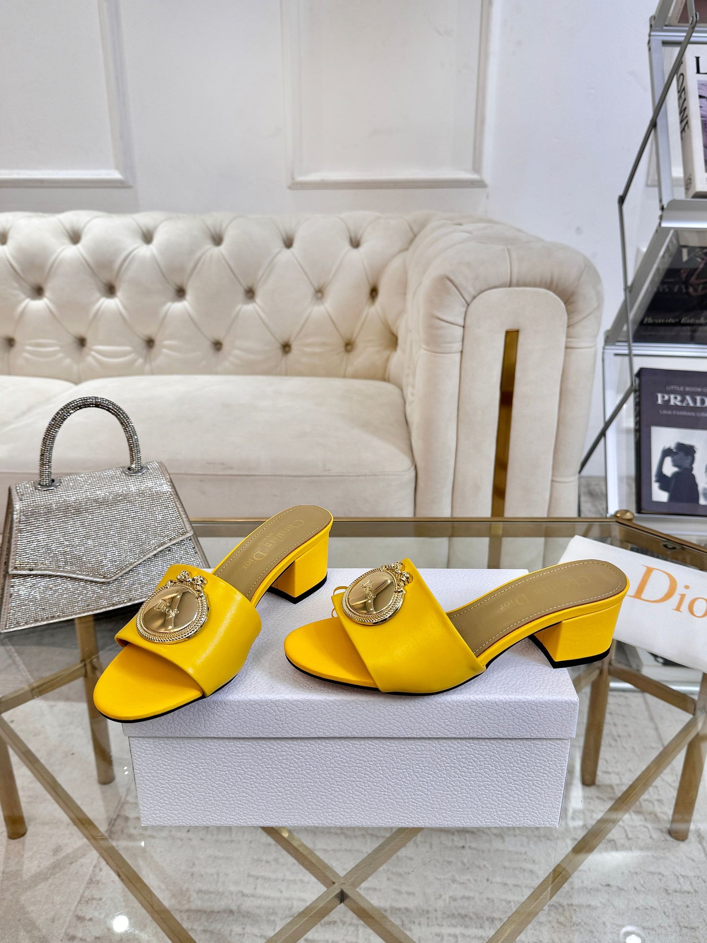 CD 26s Médaillon Buckle Slides 5cm Yellow Lambskin 927392