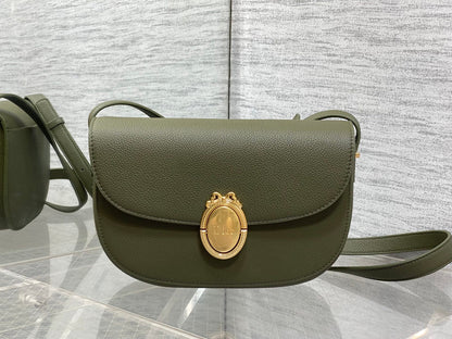 CD 2026 Médaillon Flap Bag 23cm Grained Calfskin