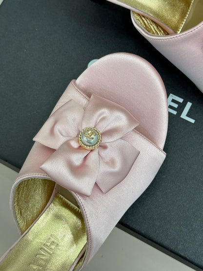 CC 26 Bow Sandal 55mm Pink Gold Satin Sheepskin 609804