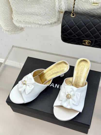 CC 26 Bow Sandal 55mm White Gold Satin Sheepskin 609805