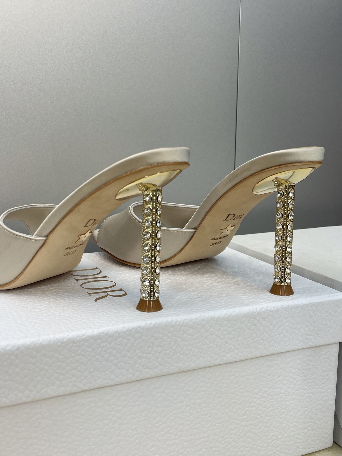 CD 26s Icon Heeled Slide 8cm Off White Leather Silk 633059