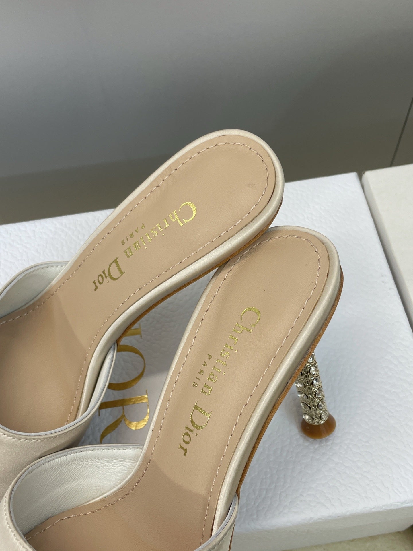 CD 26s Icon Heeled Slide 8cm Off White Leather Silk 633059