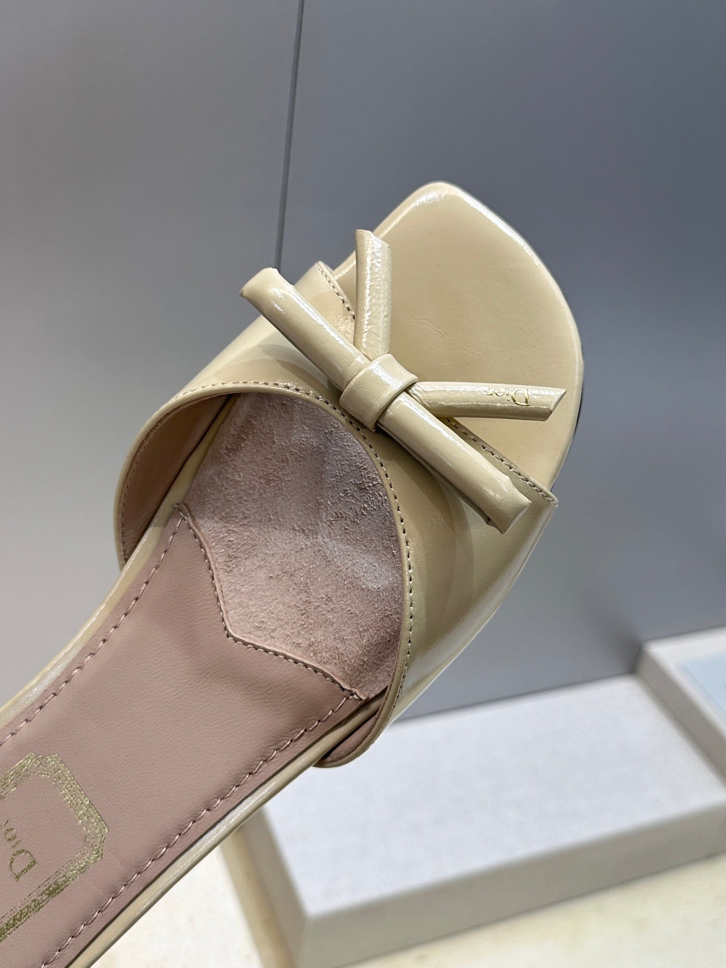 CD Dior Bow Slides Beige Leather 884659