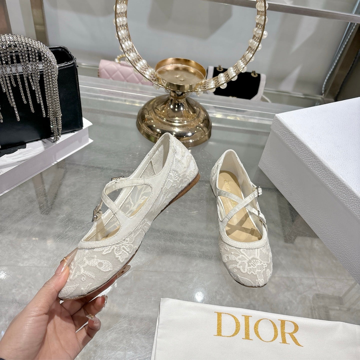 CD 26s Very Ballet Flat White Lace 679841