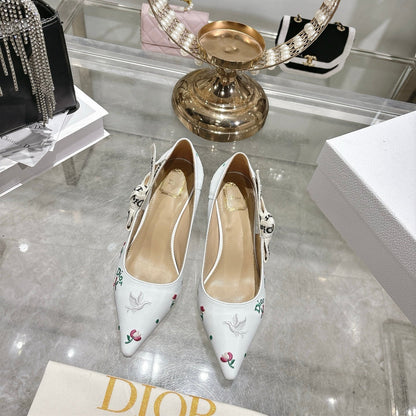 CD 26 High Heel Pump Flower 45 White Sheepskin Ribbon 679716