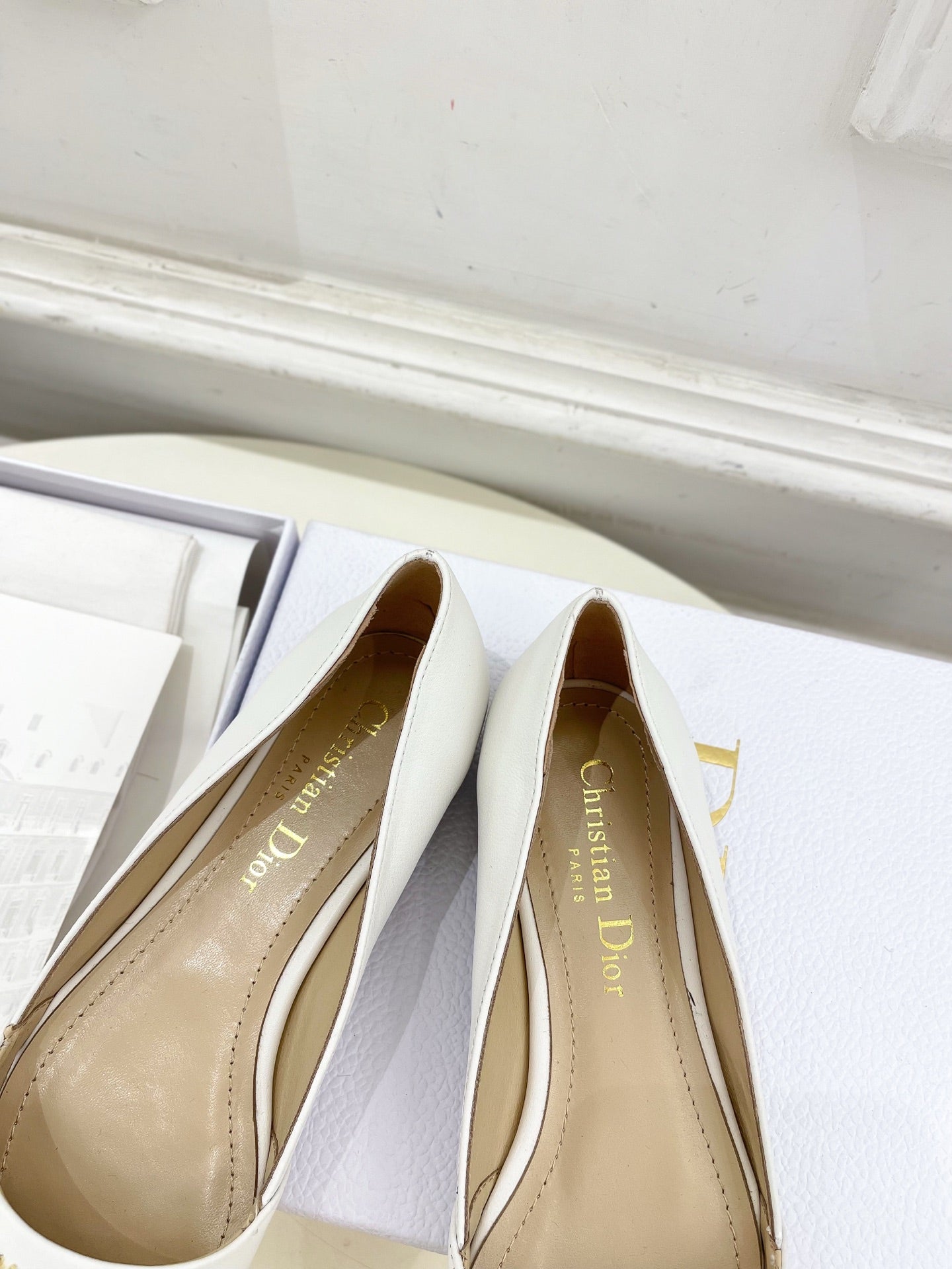 CD 25 Pump Flat White Calfskin 307416