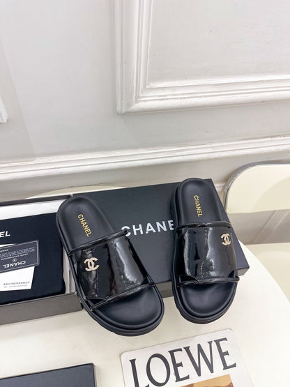 Chanel 2026 Platform Casual Slippers Patent Leather Sheepskin 831556